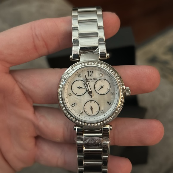 Kenneth Cole Unisex New York Watch - Picture 2 of 5